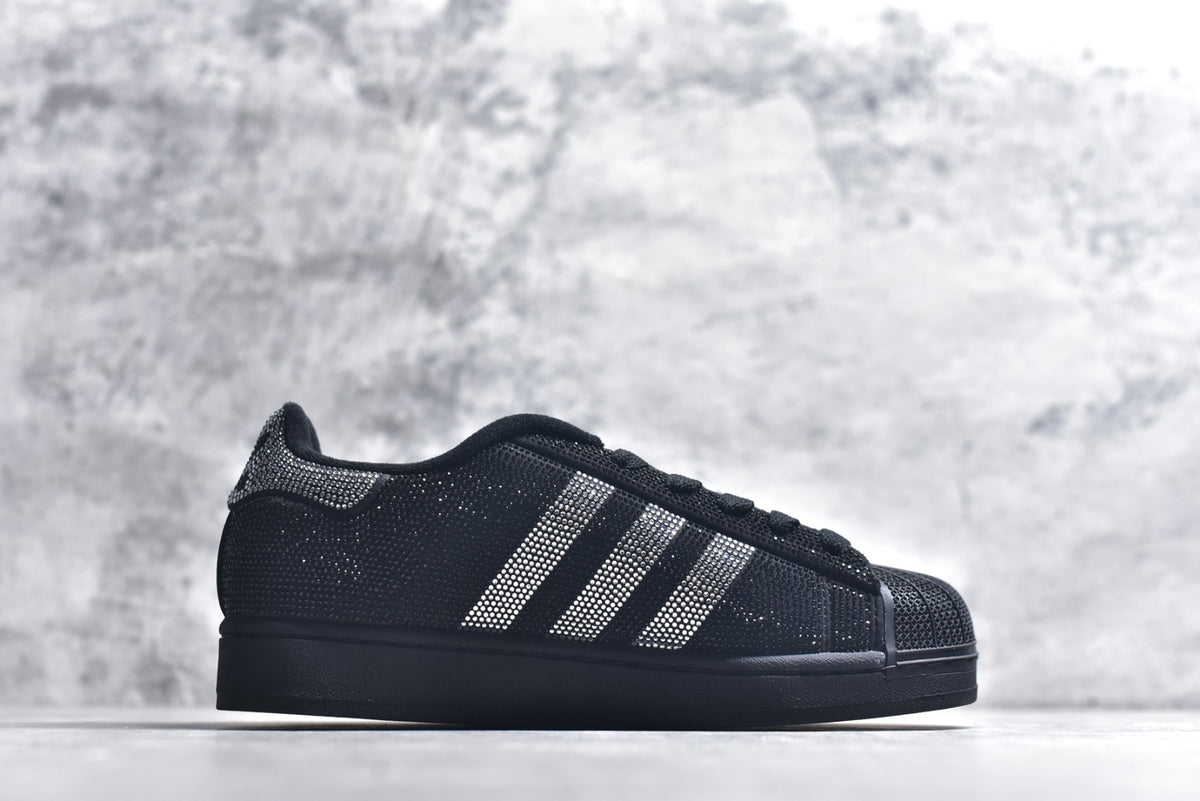 Adidas Originals Superstar 2 — Shell Toe Classic Low-Top Sneaker | Black & Silver | Unisex | IH4200